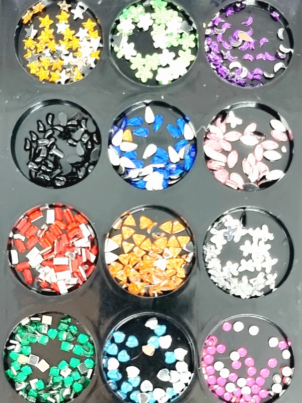 Ornamente unghii-Strasuri Diferite modele-Colorate